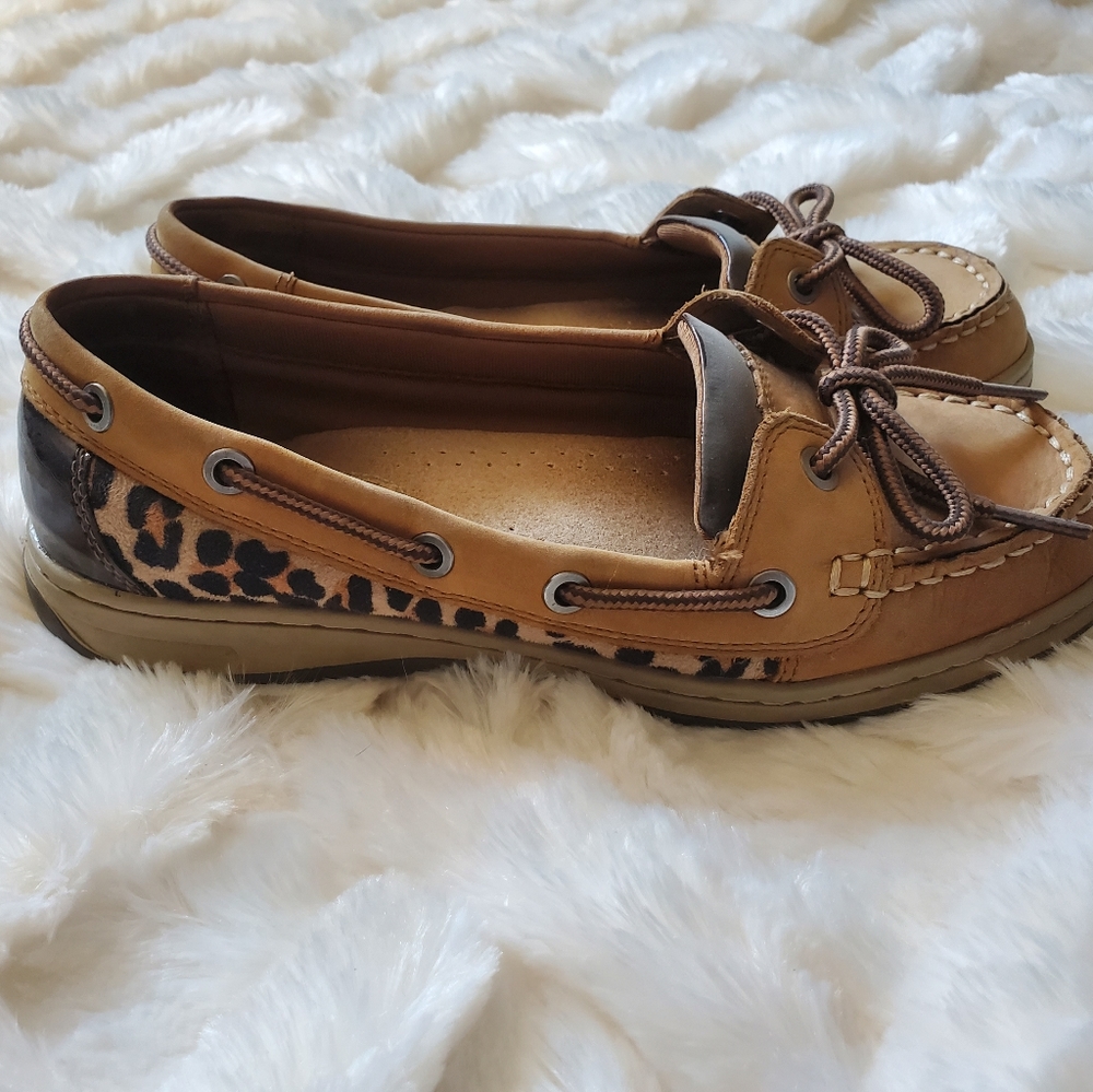 Like new! Cheetah print boat shoes!